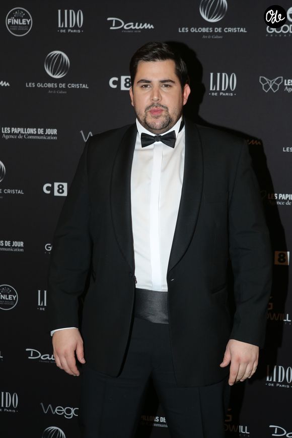L'humoriste Artus au photocall de la 11ème cérémonie des Globes de Cristal au Lido à Paris le 30 janvier 2017. © CVS / Bestimage
