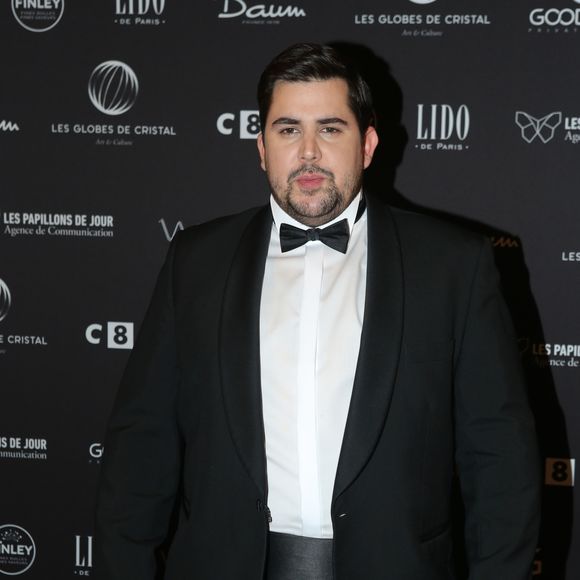 L'humoriste Artus au photocall de la 11ème cérémonie des Globes de Cristal au Lido à Paris le 30 janvier 2017. © CVS / Bestimage