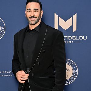 Info - Après les « Traîtres » sur M 6, Adil Rami va aussi participer à « Danse avec les Stars » sur TF1 - Adil Rami - 10ème édition du Gala de Charité de Patrick Mouratoglou à l'Académie Mouratoglou à Biot Sophia Antipolis, le 23 juin 2024.
Le Mouratoglou Annual Charity Gala est organisé chaque année pour lever des fonds au profit la Fondation Champ'Seed, créée par Patrick Mouratoglou en 2014 afin de soutenir les talents les plus prometteurs du tennis et les aider à atteindre le plus haut niveau international. Depuis son lancement, la Fondation de Patrick Mouratoglou a déjà permis de lever plus de 5 millions d'euros. 
Parmi les talents aidés par la fondation, on compte Stefanos Tsitsipas, Coco Gauff, vainqueur de l'US Open 2023, et Holger Rune, actuellement numéro 12 mondial à seulement 21 ans. © Bruno Bebert/Bestimage