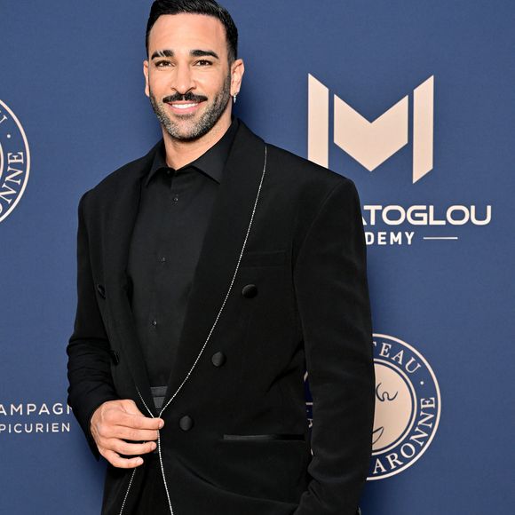 Info - Après les « Traîtres » sur M 6, Adil Rami va aussi participer à « Danse avec les Stars » sur TF1 - Adil Rami - 10ème édition du Gala de Charité de Patrick Mouratoglou à l'Académie Mouratoglou à Biot Sophia Antipolis, le 23 juin 2024.
Le Mouratoglou Annual Charity Gala est organisé chaque année pour lever des fonds au profit la Fondation Champ'Seed, créée par Patrick Mouratoglou en 2014 afin de soutenir les talents les plus prometteurs du tennis et les aider à atteindre le plus haut niveau international. Depuis son lancement, la Fondation de Patrick Mouratoglou a déjà permis de lever plus de 5 millions d'euros. 
Parmi les talents aidés par la fondation, on compte Stefanos Tsitsipas, Coco Gauff, vainqueur de l'US Open 2023, et Holger Rune, actuellement numéro 12 mondial à seulement 21 ans. © Bruno Bebert/Bestimage