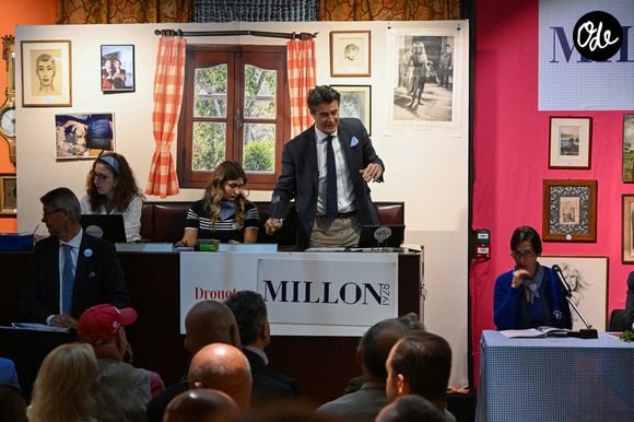 Des centaines d'objets intimes de l'actrice ont attiré les acheteurs.

Vente aux enchères des objets de Brigitte Bardot par la maison Millon à l’Hôtel Drouot à Paris, le 21 septembre 2026. 

© Lionel Urman/Bestimage