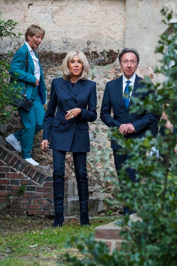 Brigitte Macron et Stéphane Bern lors du déplacement du président de république, à l'occasion de la 41ème édition des journées européennes du patrimoine à Chartres, visite des ateliers de la Maison Lorin maitre verrier - Chartres le 20 septembre 2024.
© Arnaud Hebert / Pool / Bestimage