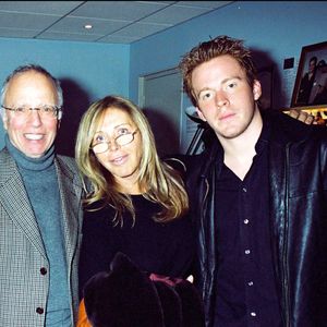 L'animateur laissait derrière lui sa femme Françoise et leur fils unique : Gary

Exclusif - Thierry Roland, sa femme Françoise et leur fils Gary au Palais des Sports de paris pour la première du spectacle de Laurent Gerra © Rindoff Guirec Bestimage