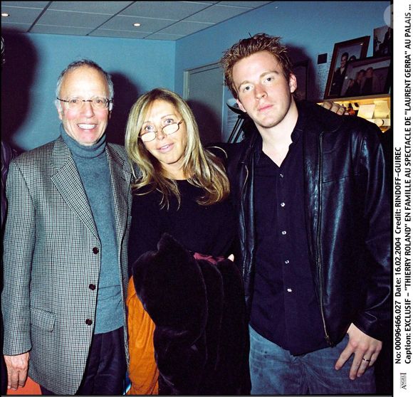 L'animateur laissait derrière lui sa femme Françoise et leur fils unique : Gary

Exclusif - Thierry Roland, sa femme Françoise et leur fils Gary au Palais des Sports de paris pour la première du spectacle de Laurent Gerra © Rindoff Guirec Bestimage