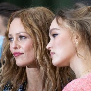 Vanessa Paradis et sa fille Lily Rose Depp - Photocall du défilé de mode prêt-à-porter printemps-été 2021 "Chanel" au Grand Palais à Paris. Le 6 octobre 2020
© Olivier Borde / Bestimage