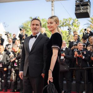 Un geste qui le lie d'autant plus avec Fontainebleau, où vivrait encore sa mère et où il espère "construire quelque chose de fort pour sa famille" et "se retrouver tous ensemble". 

Alizée Guinochet et Gilles Lellouche quittent la projection du film "Moulin" lors du 79e Festival de Cannes, au Palais des Festivals, le 17 mai 2026 à Cannes, en France. Photo : Eliot Blondet/Abaca