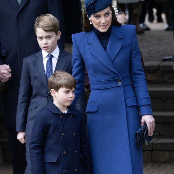 Catherine (Kate) Middleton, princesse de Galles, le prince George de Galles et le prince Louis de Galles - Les membres de la famille royale britannique lors de la messe du matin de Noël en l'église St-Mary Magdalene à Sandringham, le 25 décembre 2023.
(left to right) Prince George, Prince Louis and the Princess of Wales attending the Christmas Day morning church service at St Mary Magdalene Church in Sandringham, Norfolk. Picture date: Monday December 25, 2023.