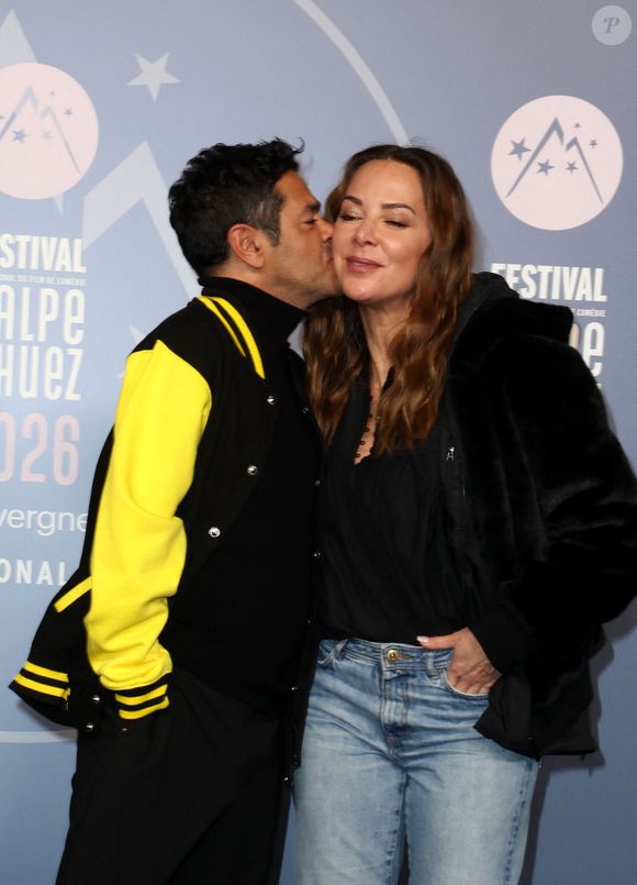 Jamel Debbouze et sa femme Mélissa Theuriau - Tapis rouge lors du 29ème Festival International du Film de Comédie de l'Alpe d'Huez le 21 Janvier 2026. © Dominique Jacovides/Bestimage