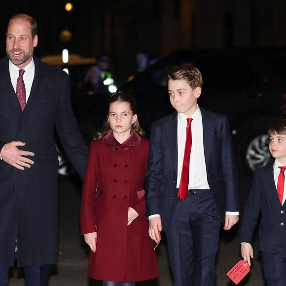 Le prince William, prince de Galles avec ses enfants la princesse Charlotte, le prince George, le prince Louis lors du service de chants de Noël Together At Christmas à l'abbaye de Westminster, Londres le 6 décembre 2024. © Julien Burton / Bestimage