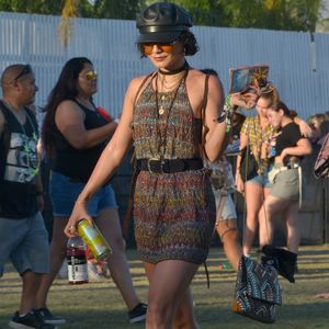 Vanessa Hudgens s'amuse et danse avec sa sœur S. Hudgens et des amis lors du 2ème week-end du Festival de Coachella dans l'Indio, le 22 avril 2018.
Backgrid USA / Bestimage