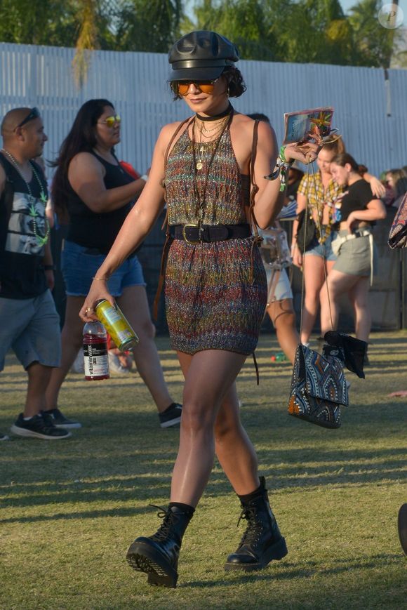 Vanessa Hudgens s'amuse et danse avec sa sœur S. Hudgens et des amis lors du 2ème week-end du Festival de Coachella dans l'Indio, le 22 avril 2018.
Backgrid USA / Bestimage