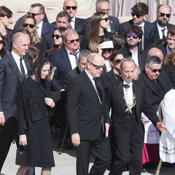 Charlene et Albert de Monaco arrivent à la messe en hommage au pape François ce samedi 26 avril à Rome  Backgrid UK/ Bestimage