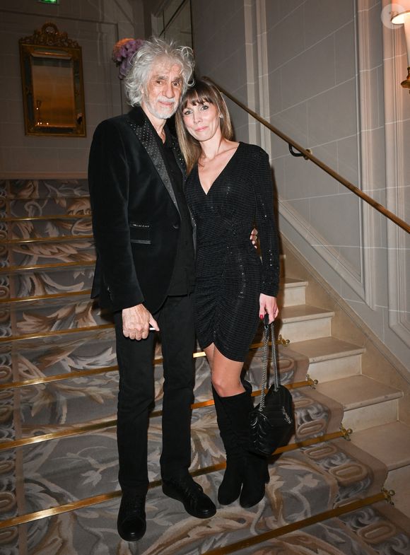 Louis Bertignac et sa femme Laetitia Brichet au Gala caritatif des "Stéthos d'Or" qui récompensent les artistes qui contribuent au bien-être de tous, organisé par la Fondation pour la Recherche en Physiologie au George V à Paris, le 27 mars 2023. 

© Coadic Guirec-Rachid Bellak/Bestimage