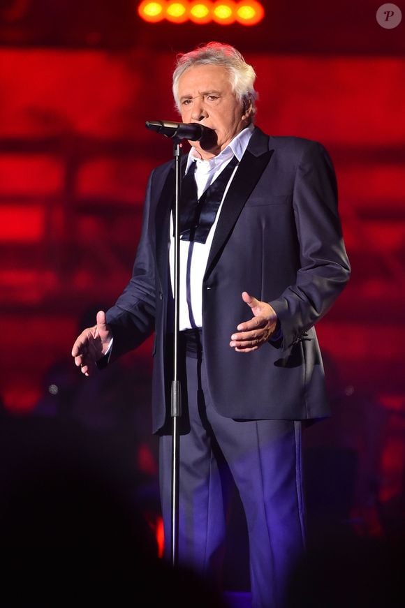 Exclusif - Michel Sardou aux Arènes de Nîmes pour le second concert de sa dernière tournée "La Dernière Danse" le 7 juillet 2017. © Bruno Bebert / Bestimage