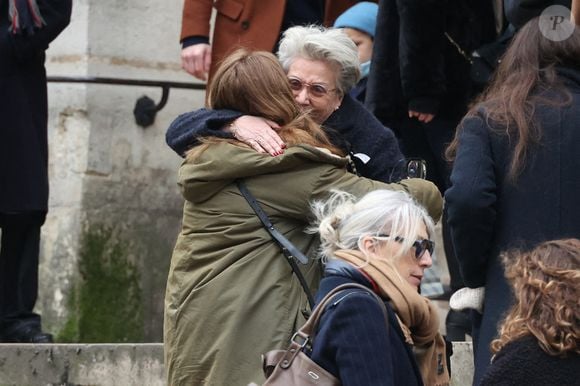 Françoise Laborde arrivant à la cérémonie des obsèques de Catherine Laborde à l'église Saint-Roch à Paris, France, le 6 février 2025. L'emblématique présentatrice météo de TF1 est décédée le 28 janvier 2025 à l'âge de 73 ans, des suites d'une démence à corps de Lewy, une maladie neurodégénérative dont Catherine Laborde souffrait depuis 2014. Photo par Jerome Domine/ABACAPRESS.COM