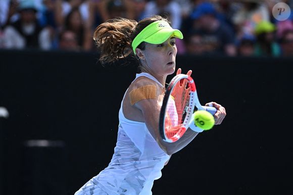 Alize Cornet (FRA) lors de son match du premier tour de l'Open d'Australie 2024 au Melbourne Park à Melbourne, AUSTRALIE, le 14 janvier 2024. Photo par Corinne Dubreuil/ABACAPRESS.COM