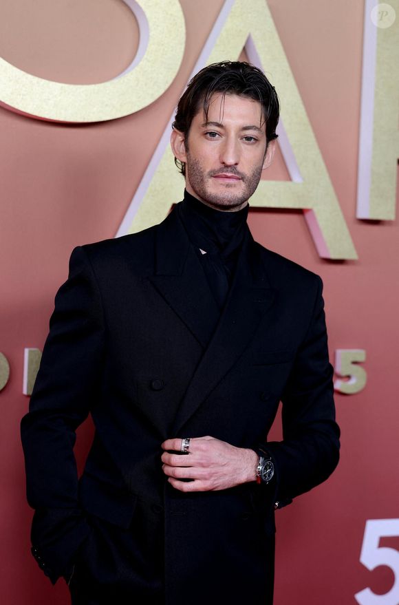 "Quand je lui ai dit que j'aimerais être acteur, (...), elle m’avait dit : ‘Bah non, avec des résultats comme les vôtres, il ne faut pas commencer à trop vous projeter 

Pierre Niney - Photocall de la 50ème édition de la cérémonie des César à l'Olympia à Paris, France, le 28 février 2025 © Dominique Jacovides - Olivier Borde / Bestimage