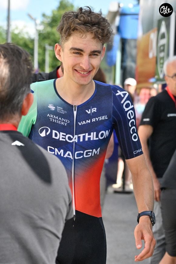 Le cycliste Paul Seixas, de l'équipe Decathlon CMA CGM, après la 4e étape du Tour d'Auvergne-Rhône-Alpes à Montrond-les-Bains, en France, le 10 juin 2026. Photo de Julien Reynaud/APS-Medias/ABACAPRESS.COM