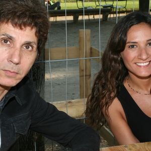 Plus de six ans après ce drame, un groupe de soutien a lancé une cagnotte afin de financer des soins à l’étranger.

Jean-Luc Lahaye et sa fille Margaux à l'ouverture de la 34ème Fête foraine des Tuileries au jardin des Tuileries à Paris, France, le 23 juin 2017.

© JLPPA/Bestimage