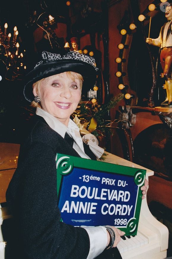 Archives - La chanteuse belge Annie Cordy est décédée à son domicile dans les Alpes-Maritimes, le 4 septembre 2020 à l'âge de 92 ans.: (22/12/1998)© JLPPA / Bestimage