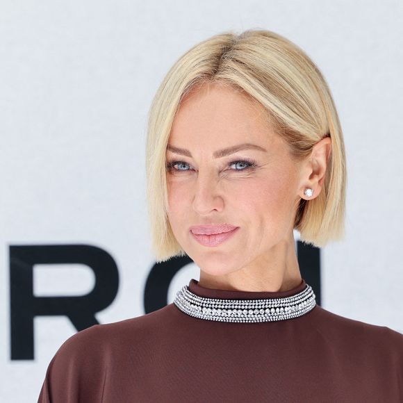 Gourmande assumée, elle avoue craquer pour la mayonnaise ou les pâtes, mais compense ses excès par une hygiène de vie équilibrée et une activité physique régulière. 

Adriana Sklenarikova (Adriana Karembeu). au photocall du défilé Stéphane Rolland Collection Haute Couture Automne/Hiver 2025-2026 lors de la Fashion Week de Paris (PFW) au théâtre des Champs-Élysées, à Paris, France, le 8 juillet 2025. © Sebastien Fremont/Bestimage