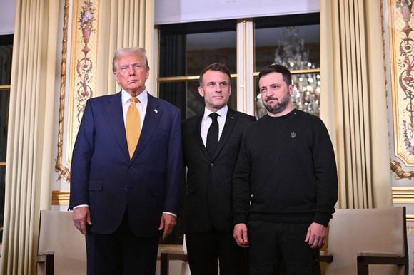 French president Emmanuel Macron meets U.S. President-elect Donald Trump in Paris, Volodymyr Zelenskiy will travel to Paris to attend the re-opening of Notre-Dame cathedral on Saturday, and use the trip to hold talks with U.S, at the Elysee presidential Palace in Paris, France, on December 7, 2024. © Jeanne Accorsini/Pool/Bestimage