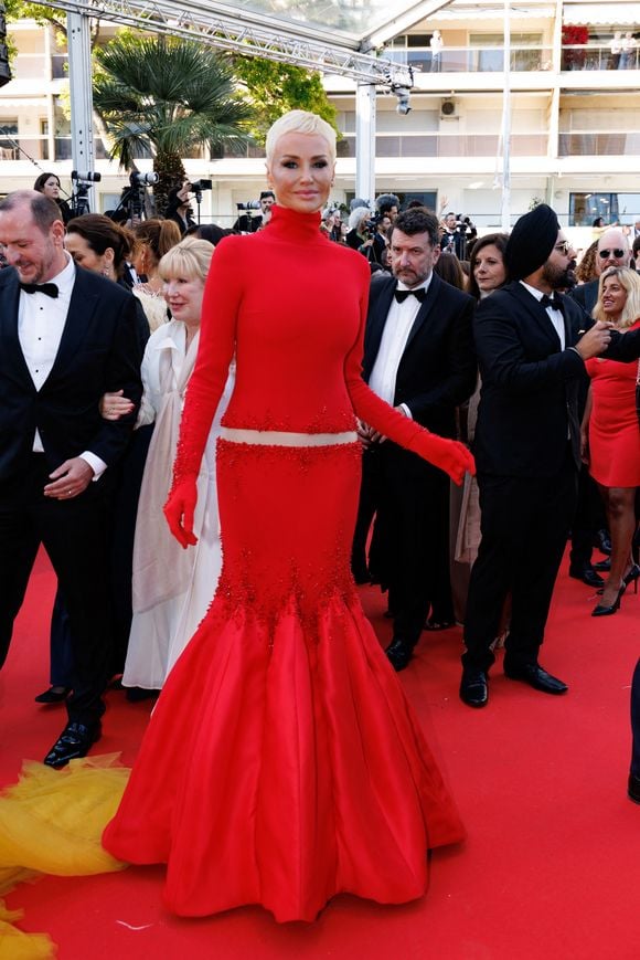 Adriana Karembeu - Montée des marches du film " La bataille de Gaulle : L'âge de fer " lors du 79ème Festival International du Film de Cannes, le 20 mai 2026. © Jacovides-Moreau / Bestimage