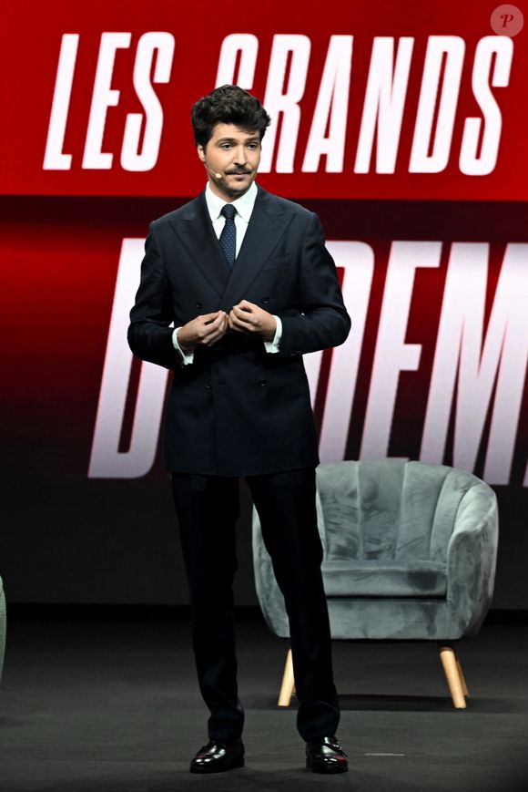 Il faut compter 700 euros la nuit pour y séjourner.

Eliot Deval, journaliste Cnews au Dôme de Paris - Palais des Sports pour "Face à vous" les grands enjeux de demain le 25 novembre 2025.

© Lionel Urman / Bestimage