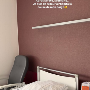 "Après la fête, la défaite… Je suis de retour à l’hôpital à cause de mon doigt", a-t-elle écrit dans un premier temps...
Maeva Coucke hospitalisée va subir une intervention chirurgicale - Dimanche 31 mai 2026 - Instagram