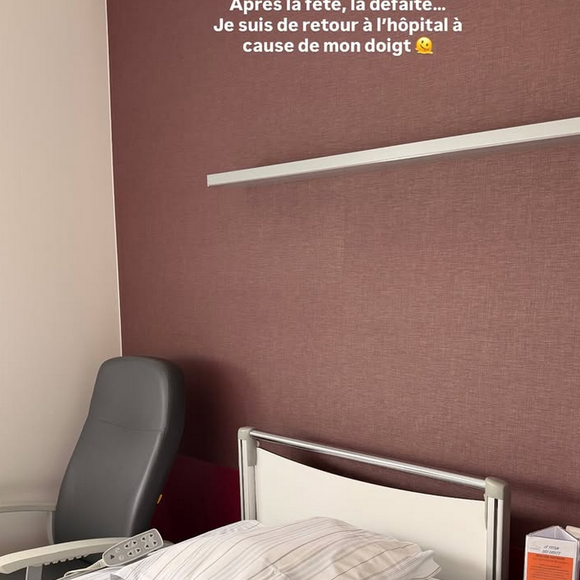 "Après la fête, la défaite… Je suis de retour à l’hôpital à cause de mon doigt", a-t-elle écrit dans un premier temps...

Maeva Coucke hospitalisée va subir une intervention chirurgicale - Dimanche 31 mai 2026 - Instagram