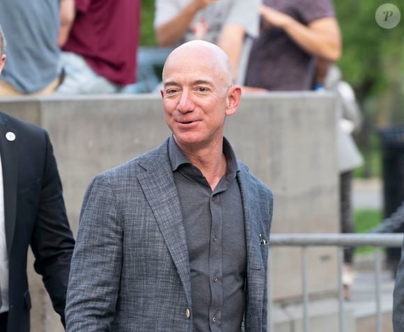 Pour décrocher un emploi chez Amazon, il vous faudra bien plus qu'un CV bien fourni. 

Jeff Bezos à l'inauguration du "Statue of Liberty Museum" à Battery Park à New York, le 15 mai 2019.