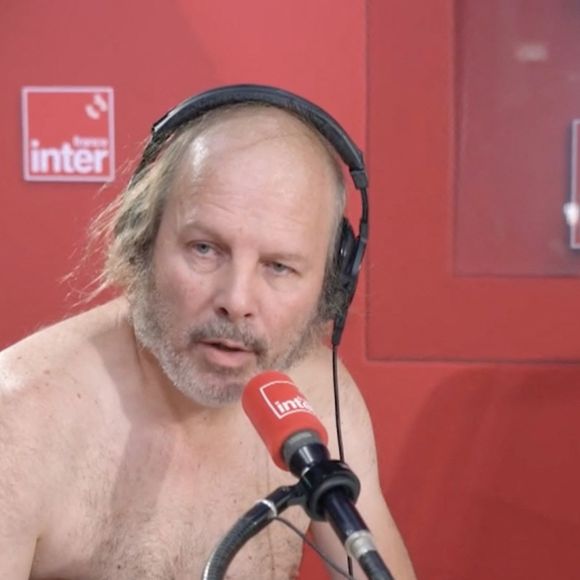 Philippe Katerine s’est mis tout nu pour sa première chronique sur France Inter le 29 août 2024.

© France Inter via Bestimage