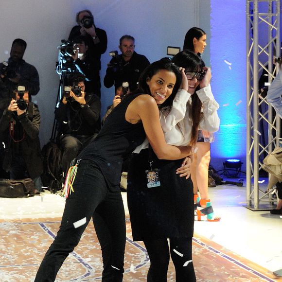 En 2013, Shy’m s’était embarquée dans une nouvelle aventure, en dévoilant sa toute première collection de vêtements en collaboration avec la jeune marque As I Am, dont elle était directrice artistique. 

Shy'm au défilé Shy'm AS i AM à la Galerie Nikki Diana Marquardt à Paris, le 4 décembre 2013. Photo : Alban Wyters/ABACAPRESS.COM