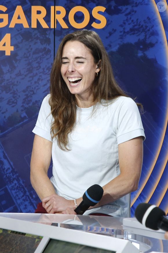 Exclusif - Alizé Cornet prend sa retraite sur le Plateau de France Télévision lors des Internationaux de France de Tennis de Roland Garros 2024 - Jour 3 à Paris le 28 Mai 2024. 

© Bertrand Rindoff / Bestimage