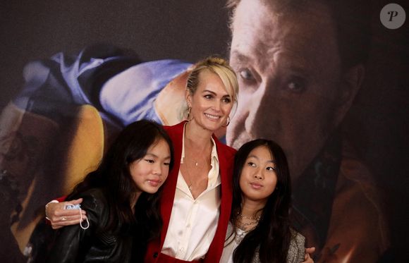 Laeticia Hallyday et ses filles Joy et Jade - Projection au Grand Rex à Paris des documentaires "Johnny USA" et "A nos promesses" à l'occasion de la Journée Spéciale Johnny, son rêve américain. Le 21 octobre 2020
© Jacovides-Moreau / Bestimage