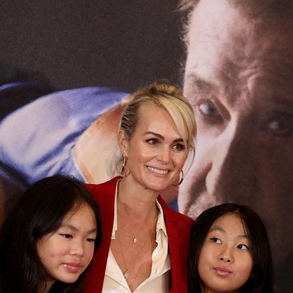 Laeticia Hallyday et ses filles Joy et Jade - Projection au Grand Rex à Paris des documentaires "Johnny USA" et "A nos promesses" à l'occasion de la Journée Spéciale Johnny, son rêve américain. Le 21 octobre 2020
© Jacovides-Moreau / Bestimage