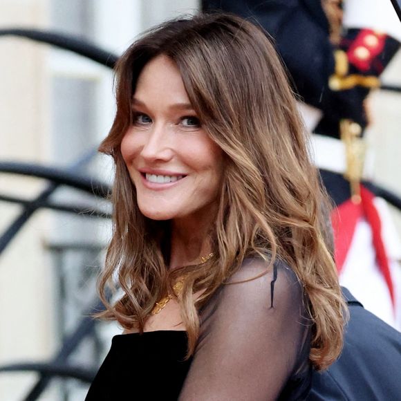 Ce week-end, tout le monde s'est donné rendez-vous au Longines Paris Eiffel Jumping. 

Carla Bruni (robe Ralph Lauren)  Sarkozy - Arrivées des personnalités au dîner d’État en l’honneur du président brésilien et de sa femme au palais présidentiel de l’Élysée à Paris

© Jacovides / Moreau / Bestimage