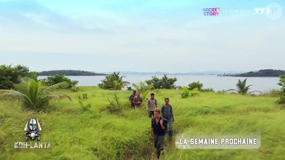 Claire, Gaëlle, Maël, Jérôme des Landes et Jérôme le catalan disputent l'épreuve d'orientation dans "Koh-Lanta, La Revanche des 4 Terres".