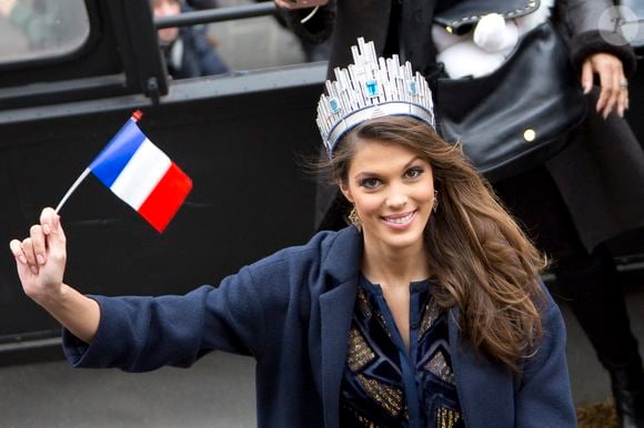 Miss Univers Iris Mittenaere, (originaire du Nord de la France) assiste à un défilé de félicitations donné dans les rues de Lille à Lille, France le 19 mars 2017. Photo by Bakounine/ABACAPRESS.COM