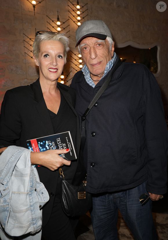 Exclusif - Gérard Darmon et sa femme Christine - Dédicace du livre de Jean Testanière "Messager de l'invisible" avec S.Vartan et V.Jannot chez Paillettes à Paris le 19 septembre 2024. © Coadic Guirec/Bestimage
