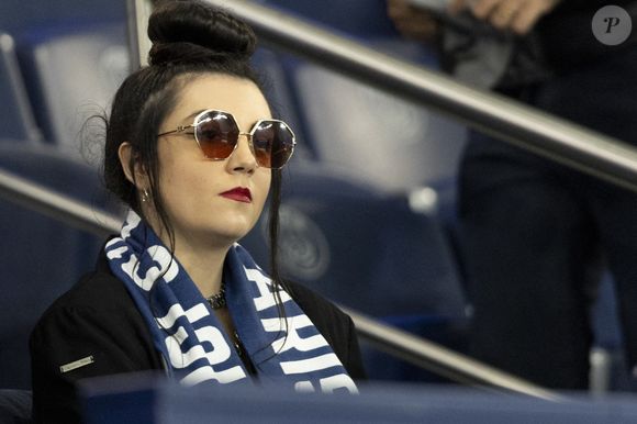 Hoshi - Célébrités dans les tribunes de la 8ème de finale de la coupe de France de football entre le PSG contre Brest (3-1) au Parc des Princes à Paris le 7 février 2024. © Cyril Moreau/Bestimage