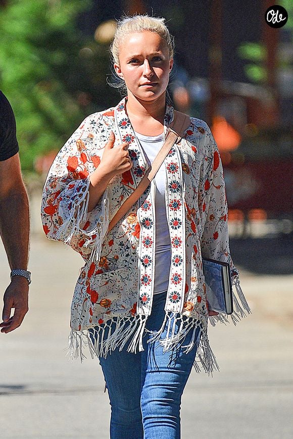 Hayden Panettiere se promène avec son père Skip à New York le 3 aout 2016.