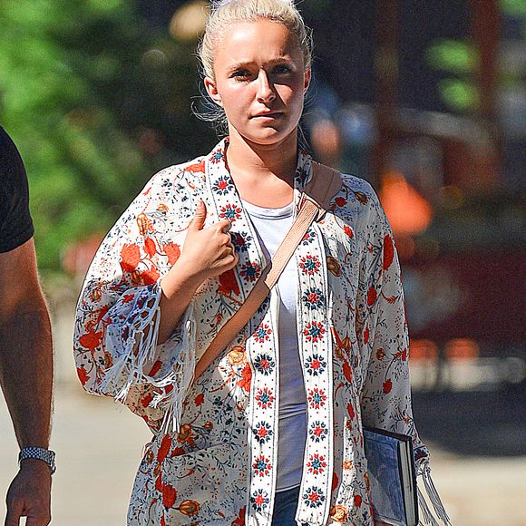 Hayden Panettiere se promène avec son père Skip à New York le 3 aout 2016.