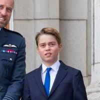 Sans sa soeur Charlotte et son frère Louis, le prince George fait une apparition surprise aux côtés de Kate et William