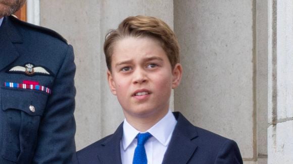 Sans sa soeur Charlotte et son frère Louis, le prince George fait une apparition surprise aux côtés de Kate et William