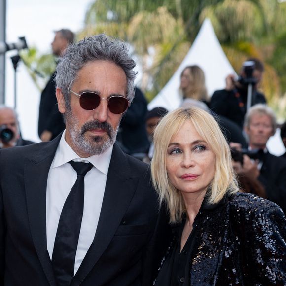 Frédéric Chaudier et sa femme Emmanuelle Béart - Montée des marches du film " La plus précieuse des marchandises " lors du 77ème Festival International du Film de Cannes, au Palais des Festivals à Cannes. Le 24 mai 2024 © Olivier Borde / Bestimage
