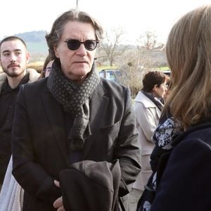 Francis Cabrel - Les célébrités rendent un dernier hommage au comédien, dramaturge et metteur en scène français Roger Louret en la salle du Magre à Monclar, France, le 30 janvier 2023. © Patrick Bernard/Bestimage