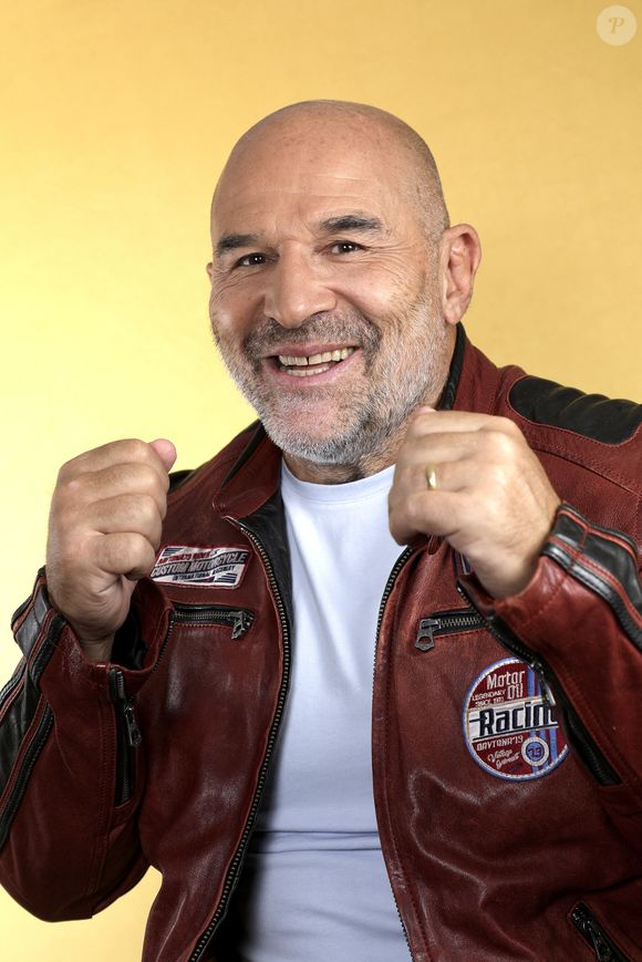 La star de RMC juge leurs plaintes honteuses face aux bouleversements géopolitiques historiques qui frappent actuellement la région.

Exclusif - Portrait de Vincent Moscato à Paris, le 2 septembre 2025.
© Cédric Perrin/Bestimage
