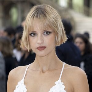 Mais selon "Le Parisien", les premiers chiffres de son troisième album ne sont pas bons et impacteraient le moral de la chanteuse.

Angèle au Front Row du défilé de mode féminine Chanel printemps-été 2025 lors de la Fashion Week de Paris (PFW), au Grand Palais, à Paris, France, le 1er october 2024. © Olivier Borde/Bestimage