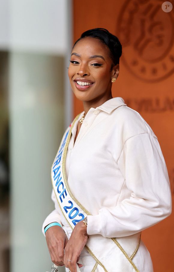 Angélique Angarni-Filopon (Miss France 2025) au village lors des Internationaux de France de Tennis de Roland Garros 2025, à Paris, France, le 2 Juin 2025. © Jacovides-Moreau/Bestimage